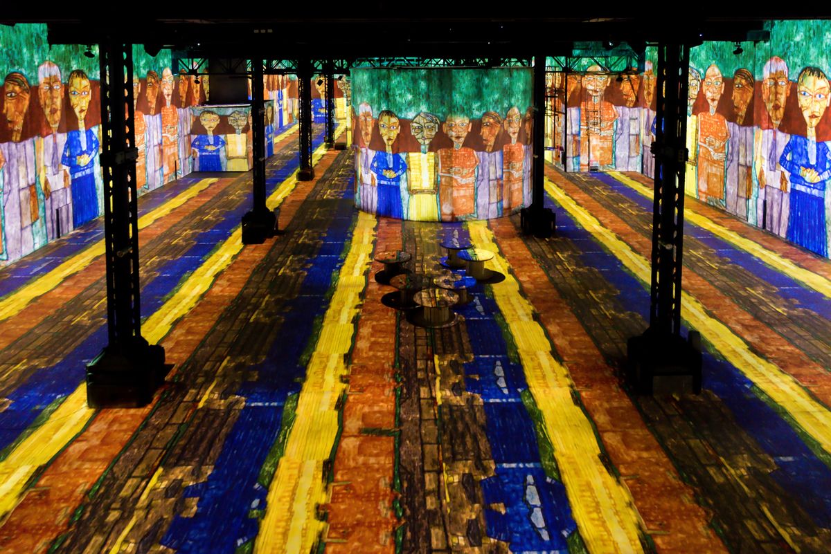 A New Immersive Installation in Paris Lets You Step inside Klimt’s Masterpieces