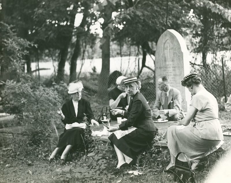 Remembering When Americans Picnicked in Cemeteries