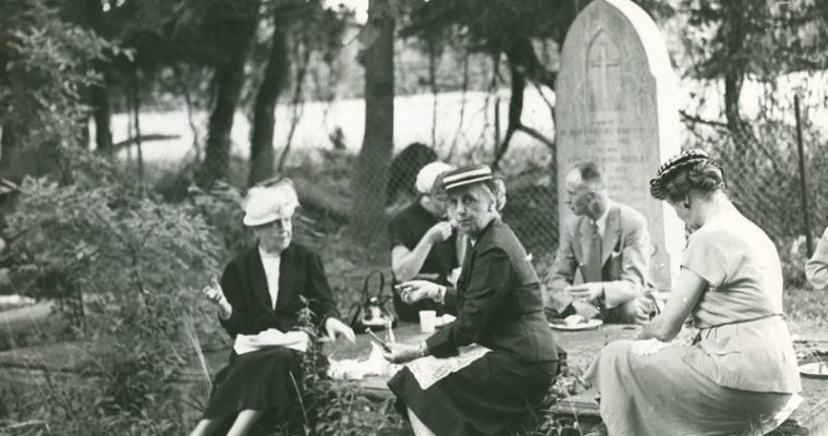 Remembering When Americans Picnicked in Cemeteries
